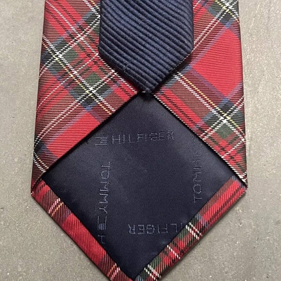 Tommy Hilfinger Red Plaid Holiday Men’s Tie - Picture 9 of 12